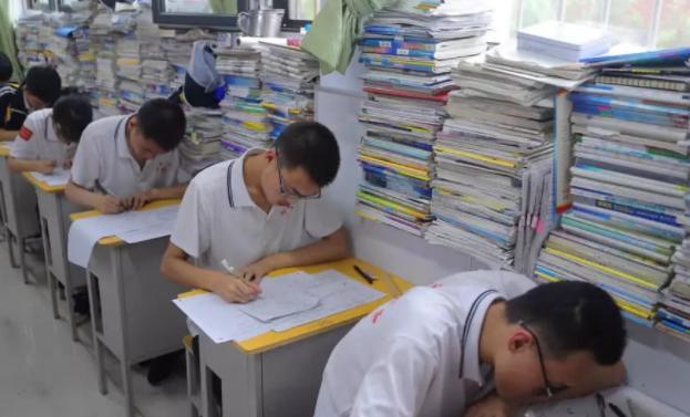 当年高考749分，离满分仅差一分的“高考状元”，如今怎样了？