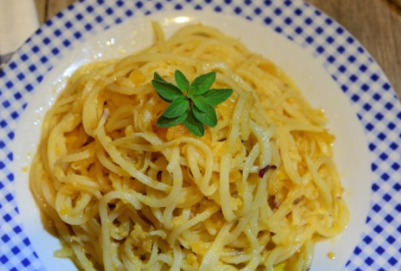 咸蛋黄怎么弄碎,包粽子的咸蛋黄需要怎么处理图10