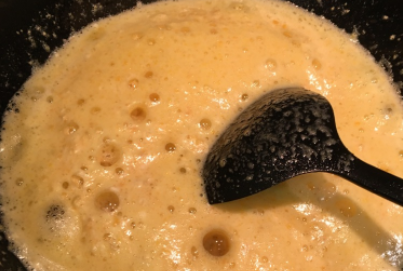 咸蛋黄怎么弄碎,包粽子的咸蛋黄需要怎么处理图8