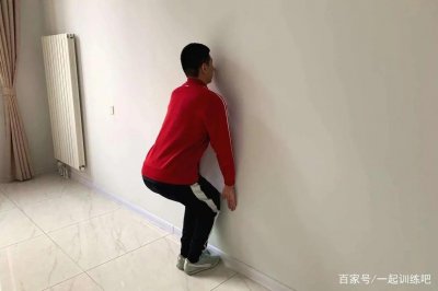 ​白练不如一蹲，每天做蹲墙功50个，健腿强腰，值得学习