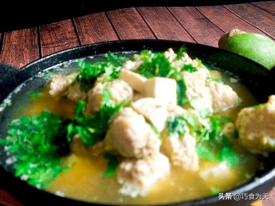 ​秋天多喝汤，简单的汆丸子方法，10分钟做好完整不散乱只要4点