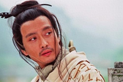 曾打败张国荣成金马影帝，却为救小女孩被烧毁容！