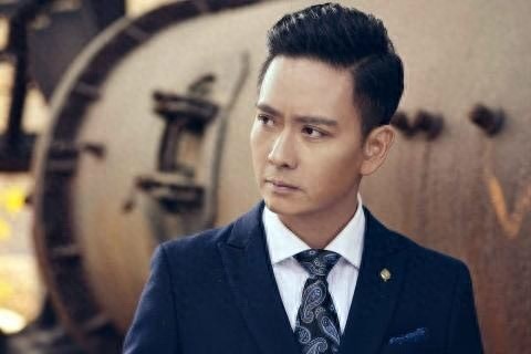 曾打败张国荣成金马影帝，却为救小女孩被烧毁容！