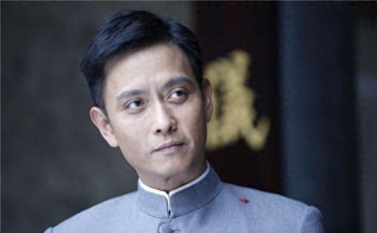 曾打败张国荣成金马影帝，却为救小女孩被烧毁容！