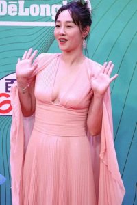 ​白百何#深V领一露，女人味直接拉到最满！