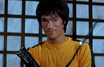 ​李小龙有到底多牛？体脂3%，一秒踢6脚打9拳，后背练出“圣诞树”