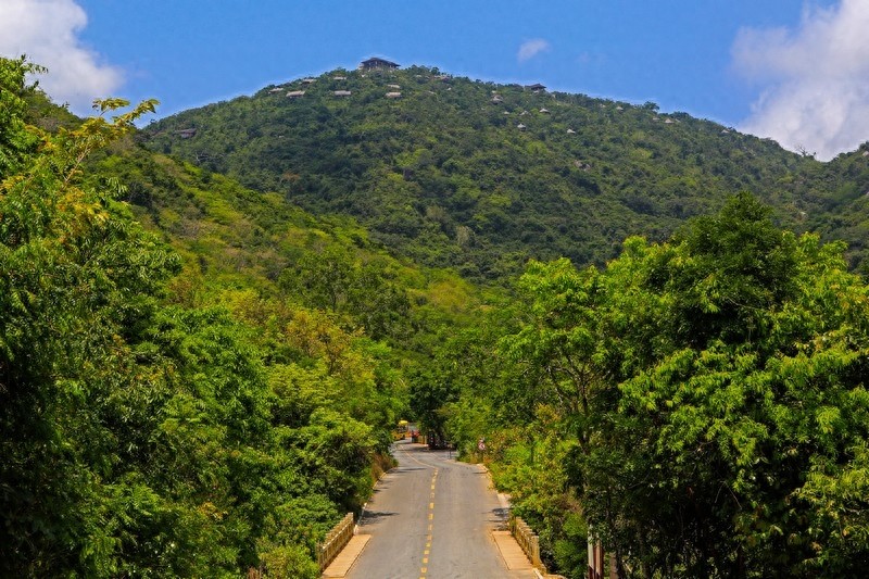 亚龙湾热带天堂森林公园，海南省第一座滨海山地生态观光森林公园