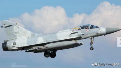 ​1996年台海危机时，解放军的主力装备，还不如对岸军队的装备