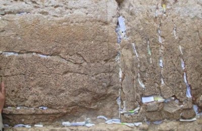 ​耶路撒冷的这面“哭墙”，很多年来都有人哭诉，你知道这面墙吗？