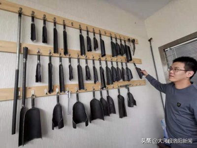 ​洛阳小伙网上卖洛阳铲，订单火爆，常被问：买铲子送摸金符吗？