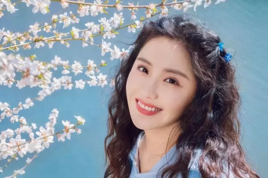 硬糖少女303王艺瑾春日浪漫限定写真掉落