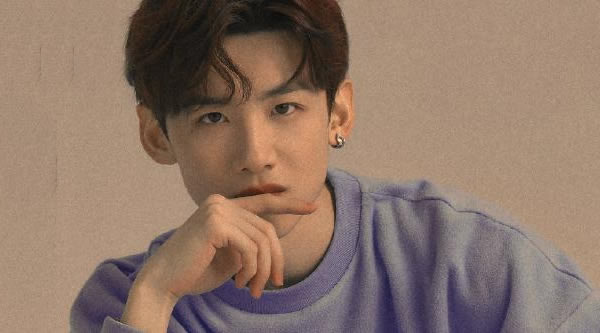 白敬亭公开恋情女朋友 大学时曾经谈过一段恋爱