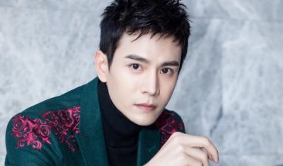 ​经超老婆比他大多少岁