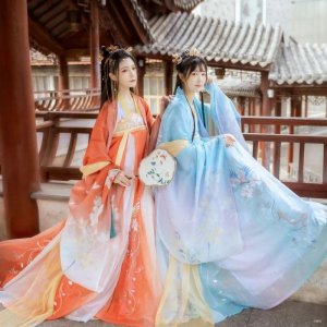 ​汉服推广新舞台，兰若庭、十三余落伍，汉尚华莲、钟灵记独占鳌头