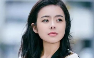 ​陈辰并非“下嫁”小两岁的老公，41岁爱情甜蜜，剪短发仍似少女