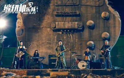 高19.1米!《缝纫机乐队》的大吉他重回摇滚之城!