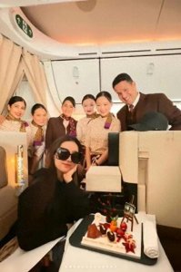 ​空姐与刘亦菲的邂逅：一场美丽与亲和力的完美交融