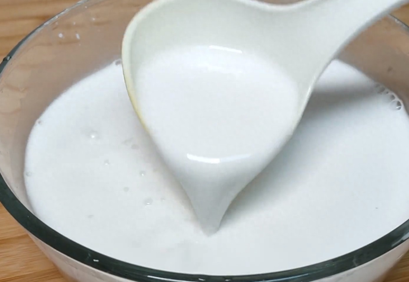 最近凉皮火了，教你最详细凉皮配方，筋道柔软还透亮，超好吃