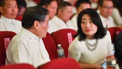 简单的农夫山泉,复杂的娃哈哈