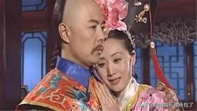 54岁“令妃”赵丽娟，低调与大学教授结婚，如今一家三口幸福不已