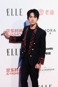 易烊千玺遭到网友攻击:好好演戏吧,靠脸这条路是行不通了