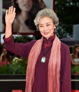 ​吕中：23岁嫁人，与丈夫恩爱53年难舍难分，一双儿女是她的骄傲