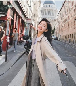 ​米白色风衣内搭什么颜色好看(米白色风衣搭配什么颜色内搭)