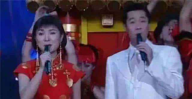 歌手陈红重病入院，瘫痪在床！离婚四年除了儿子无人照料！