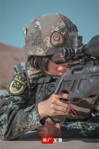 ​实力圈粉！女子特战队员高燃壁纸来了