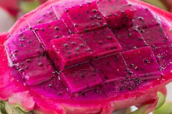 草莓可以和火龙果一起吃吗 草莓和火龙果一起吃好处