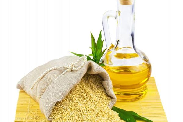 花生油生榨好还是熟榨好 花生油有沉淀物还能吃吗