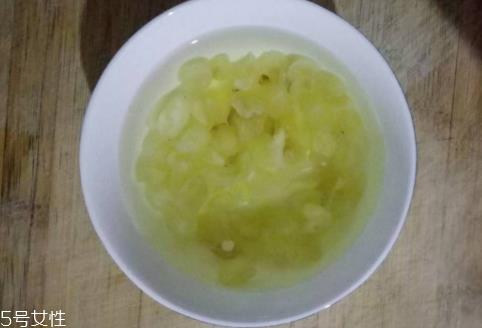 皂角米怎么泡发 冷水泡即可