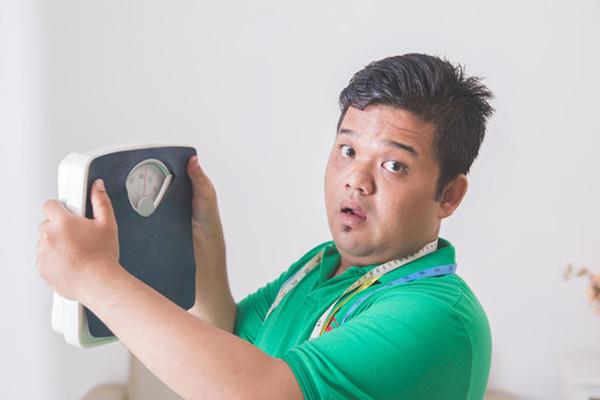 减肥只能喝脱脂牛奶吗 原因是这样