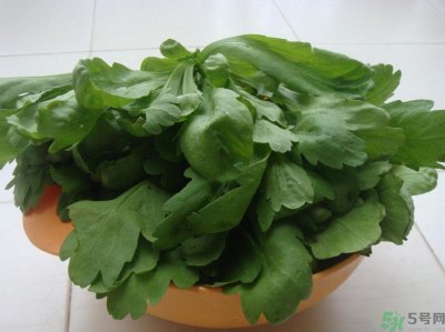 ​便秘能吃茼蒿吗？便秘吃茼蒿好吗？