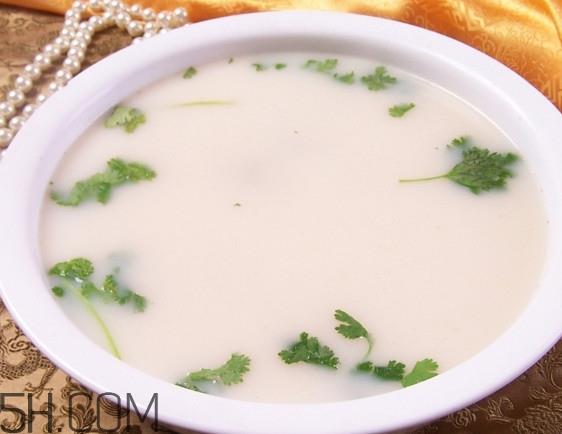 羊肉汤不能和什么一起吃？羊肉汤上火吗