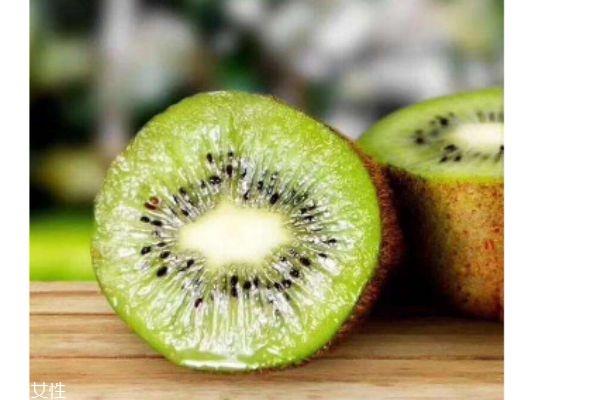 吃猕猴桃要注意什么呢 什么人群不能吃猕猴桃呢