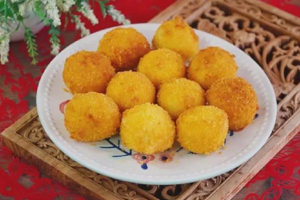 炸汤圆怎么做不会炸裂 炸汤圆要扎孔吗