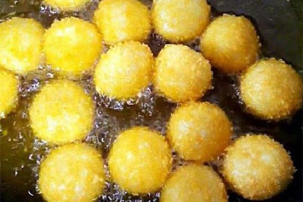 炸汤圆怎么做不会炸裂 炸汤圆要扎孔吗