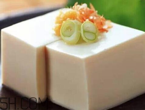 一块豆腐怎么切成八块 一块豆腐只能切两下怎么变八块 