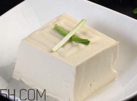 一块豆腐怎么切成八块 一块豆腐只能切两下怎么变八块 