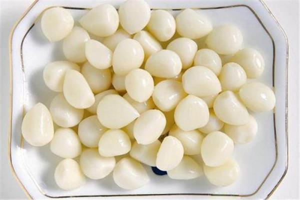 生吃大蒜伤胃吗 胃不好的人不建议生吃大蒜