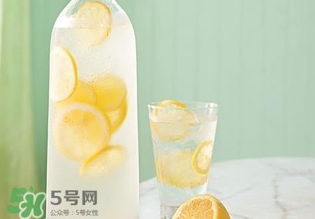 热柠檬水可以治感冒吗?热柠檬水能治感冒吗?