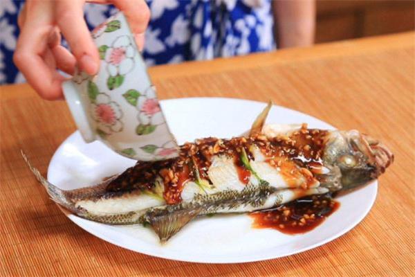 鲈鱼什么人不能吃 鲈鱼什么人不适合吃