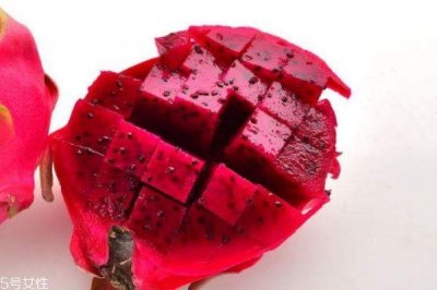 ​火龙果对便秘有帮助吗 有一定的帮助