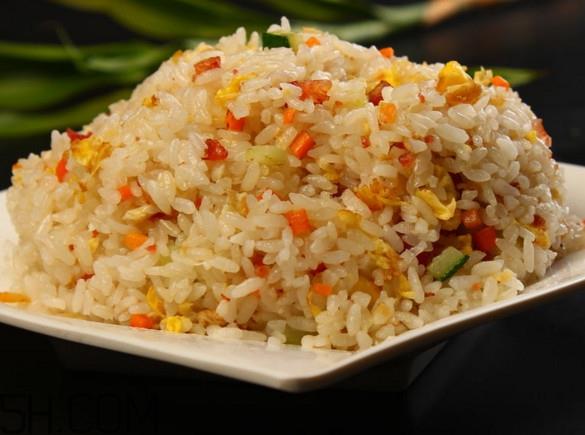 做蛋炒饭用什么米饭好？一碗蛋炒饭该放多少油