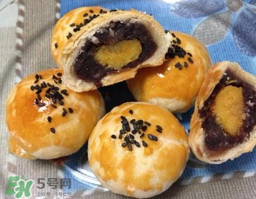 蛋黄酥用什么面粉？蛋黄酥能用低筋面粉吗？