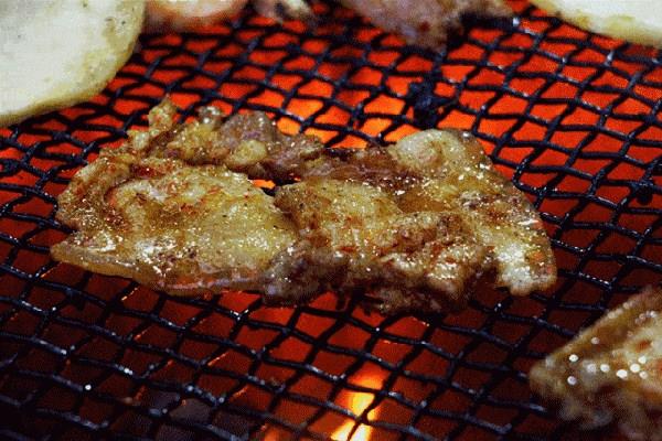 煎五花肉怎么做好吃 一百克五花肉的热量是多少