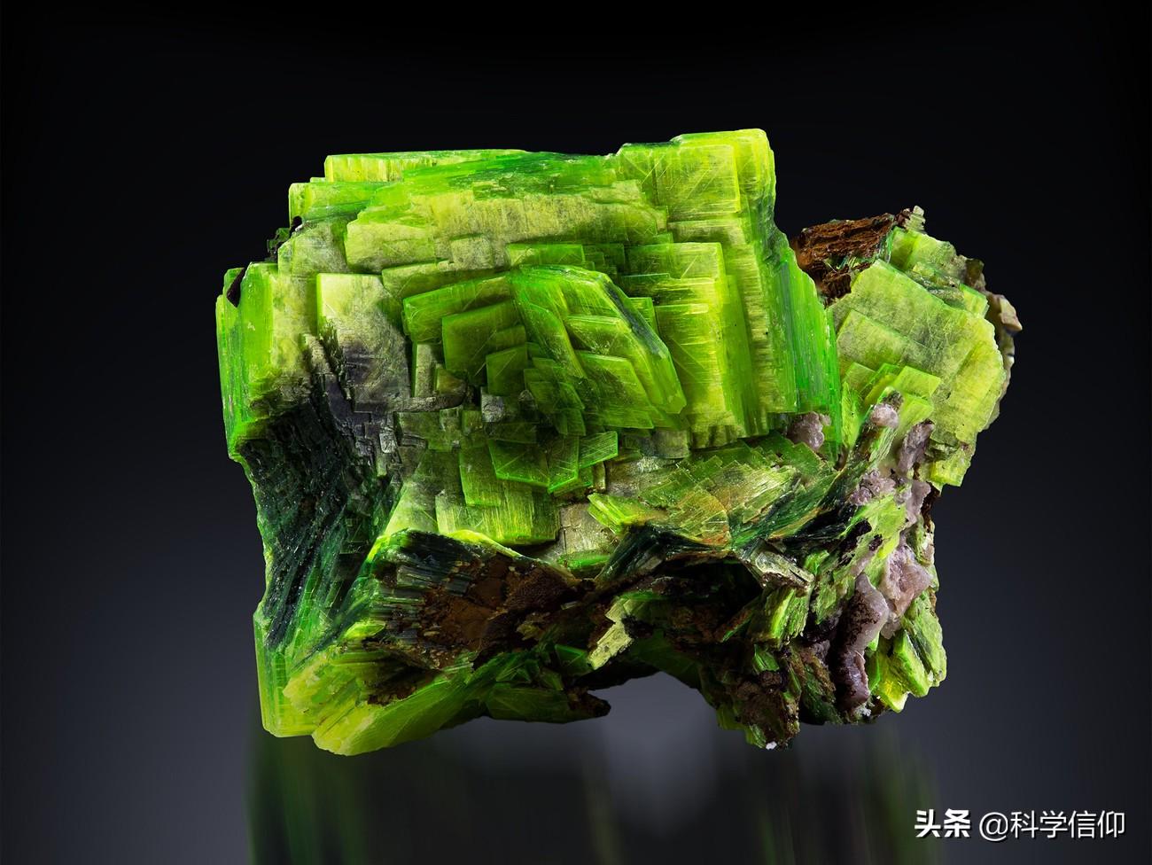 气球是什么材料做的(气球是氢气还是氦气)