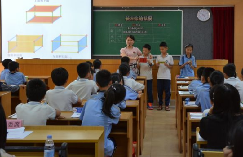 四年级应用题(四年级数学精选10道常考应用题)