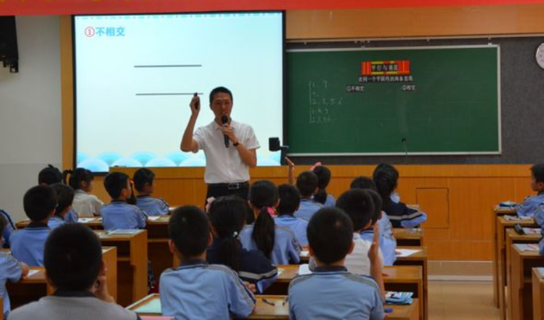 四年级应用题(四年级数学精选10道常考应用题)